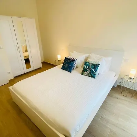 Luxury 2023 Flat In Center With Parking-hol1 Apartment